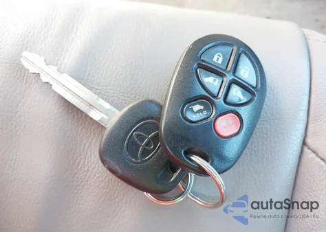 2010 Toyota Sienna Xle from USA, damaged, VIN 5TDYK4CC6AS320562